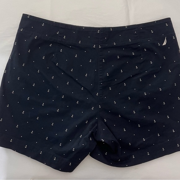 Nautica blue with white short size 10 - Picture 2 of 6